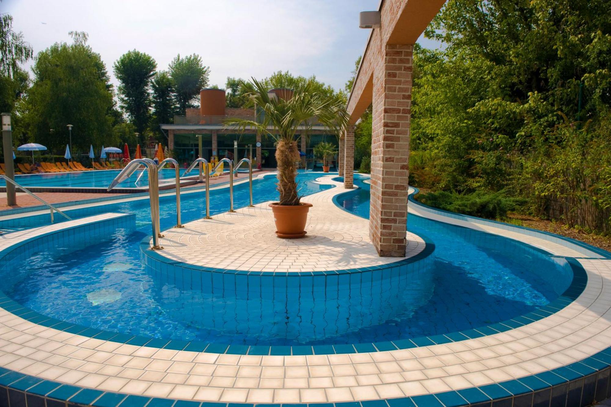 Holiday Beach Budapest Wellness Hotel With Sauna Park Budapeste Exterior foto